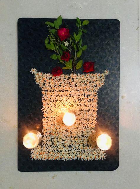 Tulasi Pooja Decoration, Laxmi Poojan Rangoli, Laxmi Feet Rangoli, Tulasi Pooja, God Rangoli, Rangoli Flower, Teenage Drawings, Arti Thali, Karthika Masam