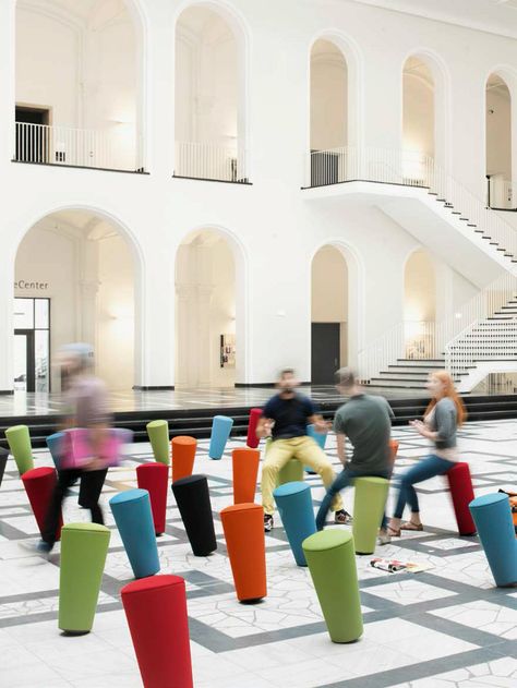 Stand-up: a stylish, fun and new mover - News from Wilkhahn at Orgatec 2014 Urban Furniture Design Public Spaces, Urban Furniture Design, Urban Intervention, Public Space Design, Be Design, Public Seating, Casa Patio, Playground Design, Urban Furniture