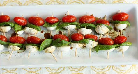 Wedding Passed Appetizers, Horderves Appetizers, Caprese Salad Skewers, Antipasto Skewers, Skewer Appetizers, Caprese Skewers, No Cook Appetizers, Wedding Appetizers, Quick Healthy Snacks