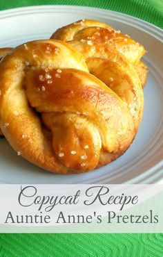 An irresistible copycat recipe for Auntie Anne's Pretzels! You won't believe how close to the real thing these are! A perfect chewy, salty anytime snack. Recipes With Cheese, Homemade Pretzels Recipe, Pretzel Recipes, Auntie Anne, Cheese Dipping Sauce, Pretzel Bites Recipes, Pretzel Recipe, Soft Pretzel Recipe, Homemade Pretzels