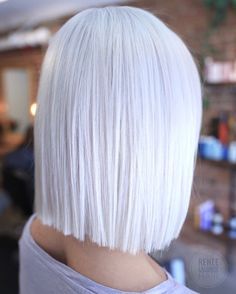 Platinum Blonde Hair #platinumblonde #blondehair Medium Long Hairstyle, Short White Hair, White Hair Color, White Blonde Hair, Medium Short Hair, Hair 2018, Platinum Hair, Super Hair, Trendy Hair Color