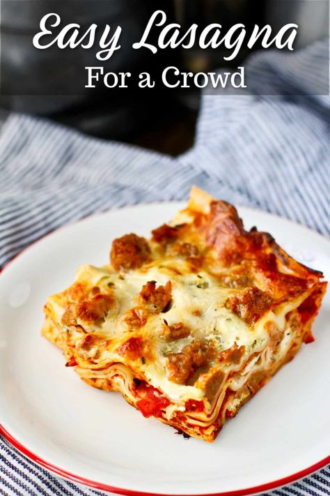 Easiest Lasagna Recipe for a Crowd Lasagne For A Crowd, Lasagna For A Crowd Easy, Lasagna For A Large Crowd, Lasagna Recipe For Large Crowd, Lasagna Recipe For A Crowd, Large Lasagna For A Crowd, Lasagna For A Crowd Parties, Large Lasagna Recipe, Lasagna For A Crowd