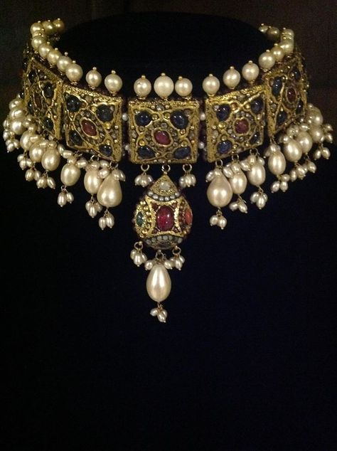 Medieval Jewelry Aesthetic, Byzantine Crown, Traditional Jewelry Antique, Iranian Jewelry, Elaborate Jewelry, Gems Aesthetic, 16th Century Jewelry, Regal Jewelry, Historic Jewelry