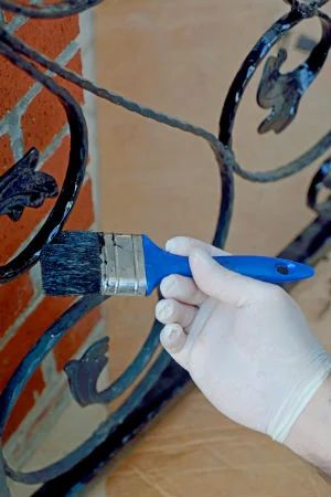 Painting Rusted Metal, Metal Ideas, Construction Ideas, Bob Vila, Diy Sprays, House Construction, Rusted Metal, Diy Furniture Easy, How To Remove Rust