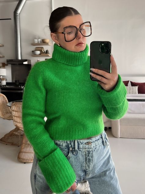 5 WINTER OUTFIT IDEAS: http://www.juliamarieb.com/2022/11/30/5-winter-outfit-ideas/ Green Top Winter Outfit, Green Sweater Outfit Winter, Kelly Green Pants, Green Sweater Outfit, Classic Mini Ii Boot, Kelly Green Sweater, Nail Theory, Turtleneck Sweater Outfit, Winter Sweater Outfits