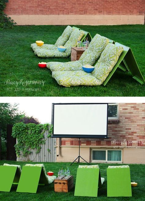 Backyard Movie Night Seating, Outdoor Movie Ideas, Movie Night Seating, Movie Outdoor, Backyard Theater, Diy Outdoor Party, Diy Backyard Movie Night, Diy Backyard Movie, Backyard Movie Theaters