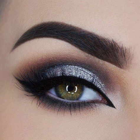 Nye Eye Makeup, Maquillaje Smokey Eyes, Make Up Yeux, Glittery Smokey Eye, Grey Eye Makeup, Smokey Eye For Brown Eyes, Makijaż Smokey Eye, Makeup Guide, Smokey Eyes