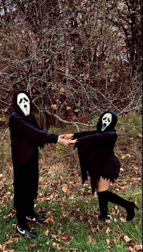 Ghostface Couple, Movie Couples Costumes, Ghostface Costume, Doraemon Nobita, Transformers Rise Of The Beasts, Rise Of The Beasts, Halloween Parejas, Halloween Pics, Matching Halloween Costumes