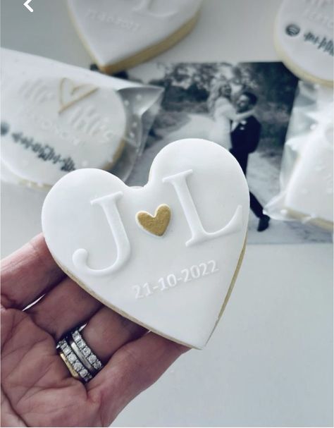 Cookies Bridal Shower Ideas, Wedding Party Cookies, Custom Engagement Cookies, Initial Cookies Wedding, Wedding Cookies With Initials, Cookies For A Wedding Cookie Table, Wedding Favours Cookies, Bridal Shower Cookies Simple, Initial Wedding Cookies