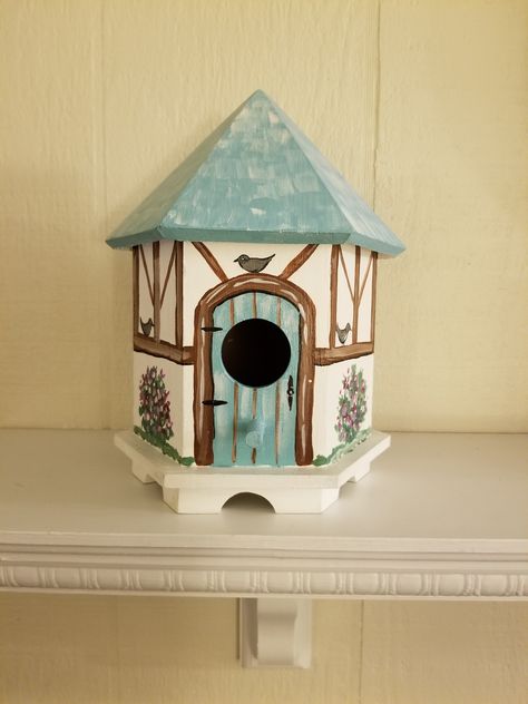 Cute Bird Houses Paint, Fairy Birdhouse Painting Ideas, Paint Ideas For Bird House, Creative Bird Houses Ideas, Cute Birdhouse Ideas, Fun Painted Bird Houses, Bird Box Painting Ideas, Cottage Core Bird House, Painted Bird Houses Ideas Creative