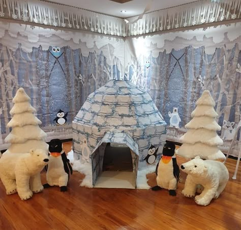 Polar Bear Decorations Winter Wonderland, Igloo Christmas Decorations, Cardboard Winter Wonderland, Igloo Decorating Ideas, Diy Polar Bear, Christmas Cave, Igloo House, Winter Wonderland Decorations, Christmas Tree Diy