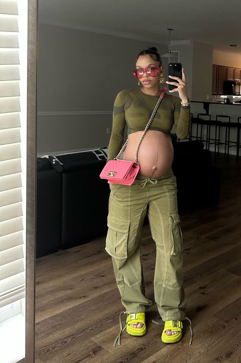 B on Twitter: "You wish I was ya babymomma💗 https://t.co/GZw8kDT3eS" / Twitter Baddie Pregnancy Outfits, Pregnant Street Style, Pregnancy Goals, Pretty Pregnant, Pregnancy Looks, Pregnancy Outfits, Girls Show, Mode Streetwear, Pregnancy Shoot