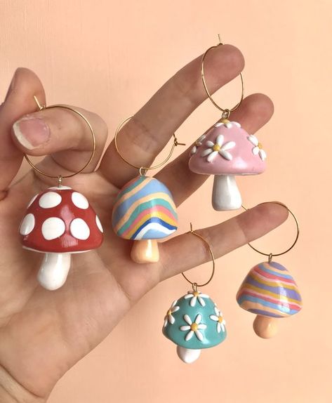 Clay Etsy Ideas, Polymer Clay Aesthetic, Polymer Clay Crafts Ideas, Key Chains Diy, Clay Keychain, ดินปั้น Polymer Clay, Clay Diy Projects, Clay Crafts Air Dry, Tanah Liat