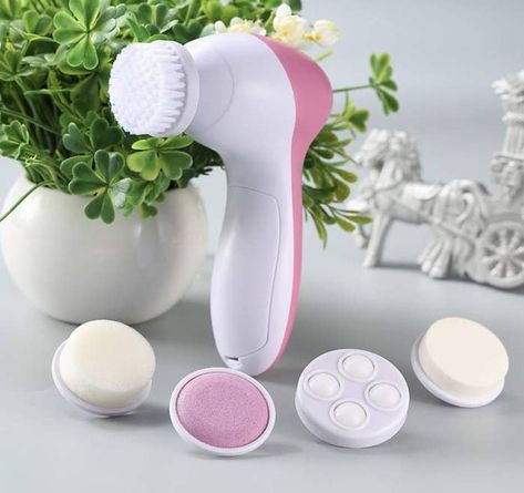 Give yourself that 10/10 feeling with this 5-in-1 facial cleansing brush. Best Facial Cleansing Brush, Electric Facial Cleanser, Face Wash Brush, Face Brush Cleansing, Dry Flaky Skin, Pore Cleanser, Anti Aging Wrinkles, Cleansing Face, Makeup Hacks