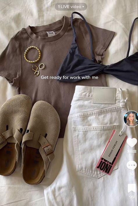 Cargos And Birkenstocks, Summer Rainy Day Outfit Aesthetic, Mom Vibes Outfit, Casual Everyday Outfits Summer, 80 Degree Weather Outfits, Windy Day Outfit, Clogs Outfit, Fall Fits, Winter Fits