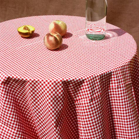 The checkered tablecloth and dining table cover are made of 100% cotton yarn. The yarn is dyed and not a print, it is natural, and the edges are stitched. It is suitable for daily use. It can be preferred for breakfast tables, picnics, events, and restaurant tables. Material: 100% CottonColor Variants: Red and BlackTablecloth Size: 170 x 170 cm.Washing instructions:Detergent: RegularWater Temperature: WarmSpecial Treatments: No chlorine bleach, pre-treat stainsIron Settings: Hot (445 degrees); i Breakfast Tables, Dining Table Cover, Gingham Tablecloth, Garden Tables, Black Tablecloth, Checkered Tablecloth, Claret Red, Tablecloth Sizes, Red Checkered