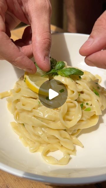 Italian Mains, Lemon Butter Pasta, Lemon Basil Pasta, Pasta Lemon, Long Pasta, Lemon Pasta Recipes, Dry Pasta, Pasta Homemade, Mediterranean Pasta