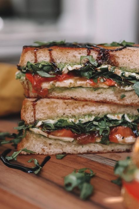 Caprese Grilled Cheese, Ultimate Grilled Cheese, Caprese Sandwich, Grilled Foods, Weekend Dinner, Grilled Cheese Recipes, Italian Salad, Juicy Tomatoes, Dinner Plan