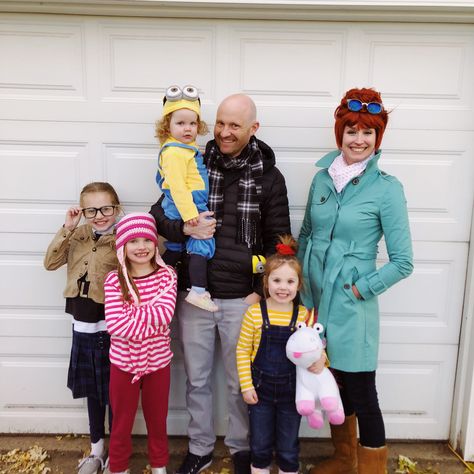 Agnes Gru Costume, Gru Lucy And Minion Costume, Gru And Lucy Halloween Costume, Despical Me Costumes, Gru Family Costume, Margo Edith Agnes Costume, Gru And Lucy Costume, Minion Family Halloween Costumes, Family Minion Halloween Costumes