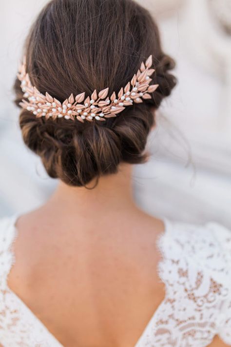 Need hair inspo? Check out all of these 67 stylish options! Photo: Amy Fanton Photography Elegance Hair, Wedding Hairstyles And Makeup, Wedding Tiara Hairstyles, Makeup Pengantin, Bridal Hair Comb, Wedding Hair And Makeup, Rose Gold Wedding, Gold Hair, Elegant Hairstyles