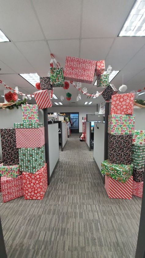 45+ Best Office Christmas Decorations Ideas: From Desk to Door Hanging Presents From Ceiling, Christmas Decor Office Ideas, Christmas Decor Ideas For Office, Christmas Cubicle Decorations Contest, Office Christmas Decorations Ideas, Christmas Desk Decorations, Christmas Cubicle, Cubicle Decorations, Christmas Cubicle Decorations