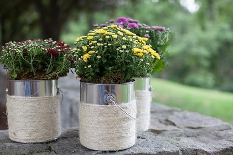 Mum centerpiece Potted Impatiens, Mums Centerpiece, Outdoor Garden Bed, Coffee Night, Mums Garden, Diy Mums, Dinner Centerpieces, Fall Centers, Window Box Garden