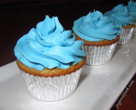 Cupcakes With Blue Frosting, Fluffy Buttercream Frosting, Cupcakes With Buttercream Frosting, Cupcakes With Buttercream, Buttercream Frosting For Cupcakes, Blue Frosting, Natural Food Coloring, Vanilla Buttercream Frosting, Sugar Sprinkles