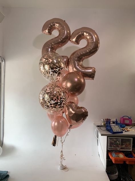 25 Birthday Balloons Decoration, Happy Birthday 22 Years, Simple Balloon Bouquet, 22 Birthday Balloons, Aesthetic Birthday Decoration Ideas, 22 Birthday Aesthetic, 21 Birthday Balloons, 22nd Birthday Themes, Birthday 22 Years