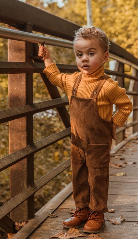 Fall Photo Ideas Fall Family Photos With Toddler Boy, Fall Kid Picture Ideas, Thanksgiving Picture Ideas, Fall Family Photos With Toddler, Thanksgiving Pictures Ideas, Photoshoot Ideas For Boys, Fall Pictures Kids, Family Photos With Toddler, Fall Photo Ideas