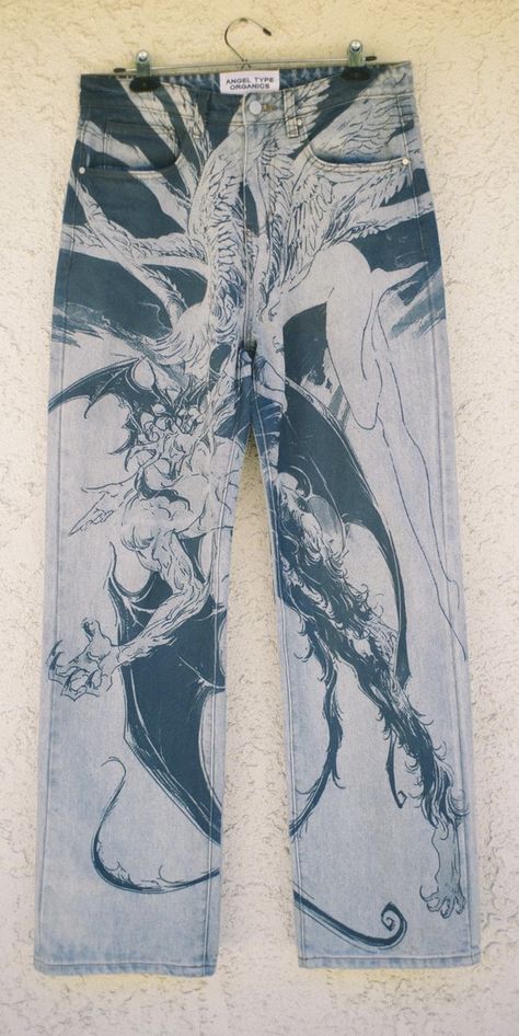 Pants With Bleach Design, Paint Covered Clothes, Unique Tops For Women Fashion, Custom Bleached Jeans, White Jeans Painting Ideas, Bleach Pattern Jeans, Cool Painted Jeans, Bleached Pants Ideas, Spray Painted Jeans