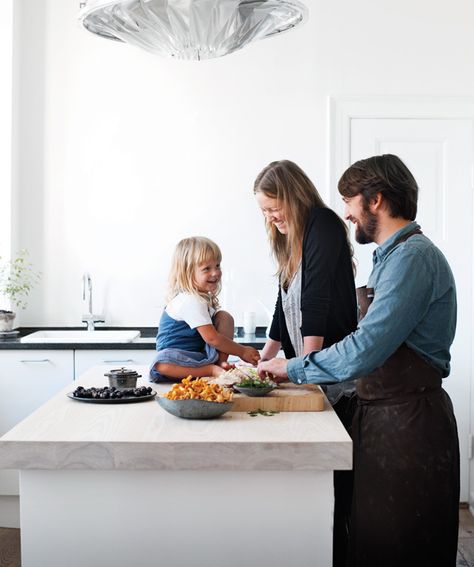 Rene Redzepi - cooking at home Family Cooking Photography, Family Cooking Aesthetic, Family Cooking Together Photography, Family In Kitchen, Family Cooking Together, Ditte Isager, Greek Rice, Eating At Home, Black Countertop