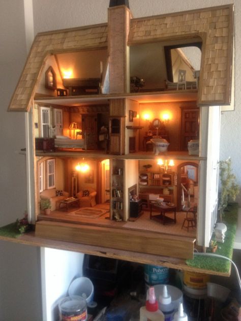 Jenn's Mini Worlds' Greenleaf Fairfield Doll House Fairfield Dollhouse, Fairfield House, Crochet Furniture, Diy Doll Miniatures, Doll House Plans, Victorian Dollhouse, Dolls House Interiors, Miniature Rooms, House Miniatures