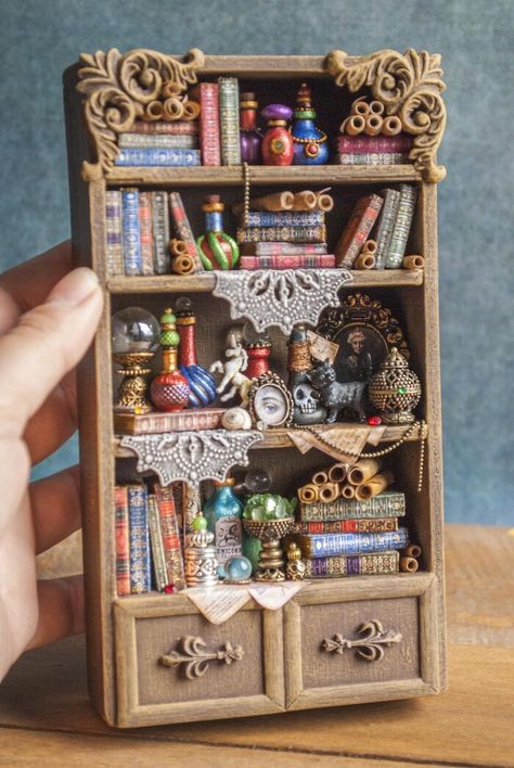 Miniature Bookshelf, Old Bookshelves, Mini Bookshelf, Vitrine Miniature, Miniature Display, Miniature Book, Victorian Dollhouse, Mini Craft, Miniature Rooms