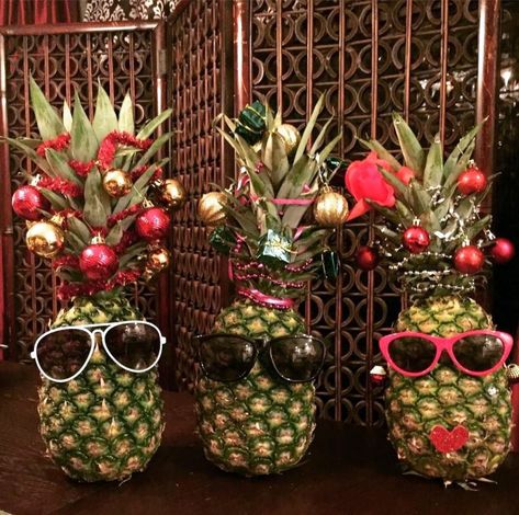 Hawaii Decorations, Hawaiian Decorations, Christmas Pineapple, Christmas In July Decorations, Centerpieces Christmas, Pineapple Christmas, Ward Christmas Party, Hawaii Christmas, Florida Christmas