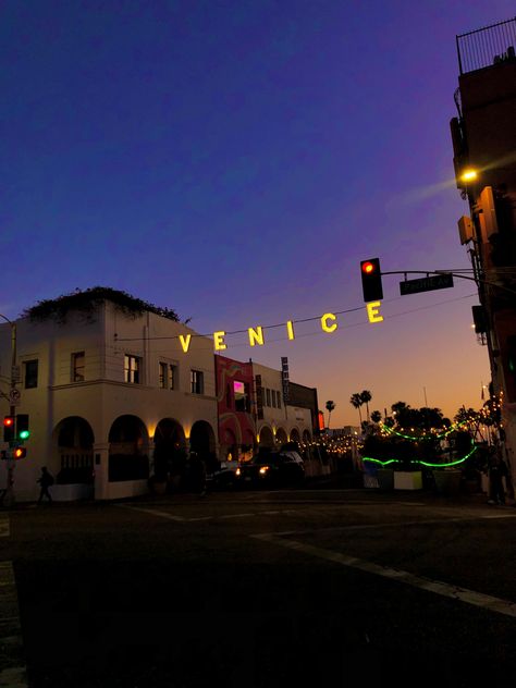 Venice Los Angeles Aesthetic, California Venice Beach, Venice Beach Apartment, Venice California Aesthetic, Venice Beach Aesthetic, California 90s, Venice Beach Florida, Los Angeles Wallpaper, Cali Summer