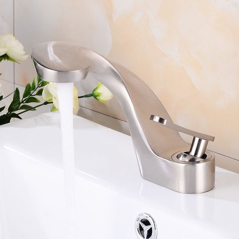 Aerator Spout: The aerator spout offers ample, splash-free water, making any washing a breeze. Bathroom Sink Faucets Brushed Nickel, Bathroom Sink Faucets Modern, Brass Bathroom Sink, Bathroom Sink Faucets Chrome, Bathroom Basin Taps, Polished Chrome Bathroom, Brass Bathroom Faucets, Small Bathroom Sinks, Brushed Nickel Bathroom