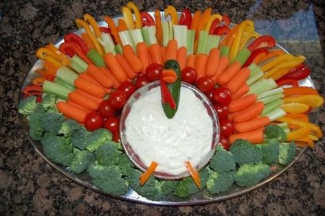 31 Fab Veggie Displays for Your Next Party ... Veggie Platter Display, Turkey Vegetable Tray, Thanksgiving Veggie Tray, Thanksgiving Food Table, Turkey Veggie Tray, Vegetable Trays, Thanksgiving Veggies, Veggie Display, Platter Display