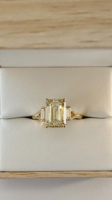 Simple Engagement Rings Set, Timeless Wedding Rings Vintage, Eccentric Engagement Ring, Unique Emerald Cut Rings, Vintage Engagement Ring Gold, Emerald Cut Baguette Ring, Vintage Emerald Cut Ring, Emerald Cut Vintage Engagement Ring, Thick Gold Engagement Ring