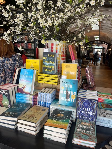 Bookstore Flower Shop, Flower Coffee Book Shop, Flower And Book Shop, Flower Store Aesthetic, Book Shopping Aesthetic, Book Shop Aesthetic, Aesthetic Book Store, Stores Aesthetic, Shopping Flowers