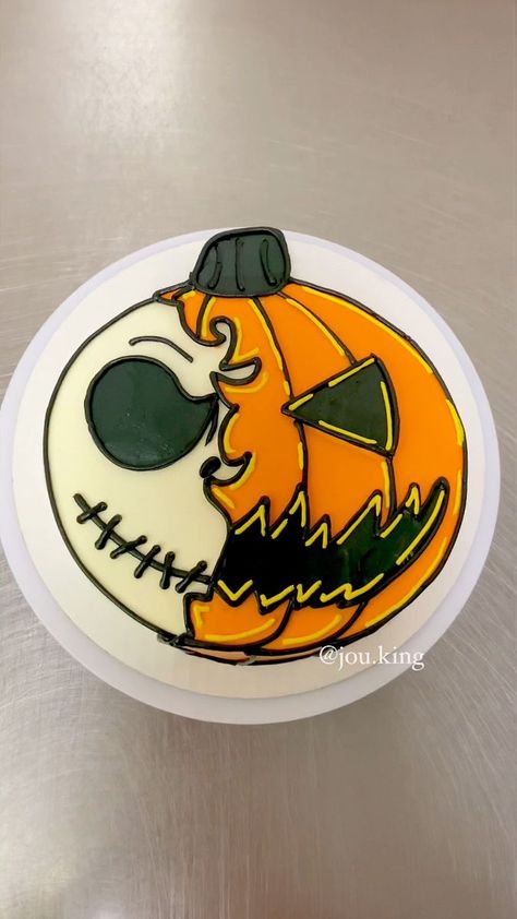 Jackolantern Cake Ideas, Halloween Party Cake Ideas, Halloween Cookie Cake Decorating, Halloween Cookie Cake Ideas, Nightmare Before Christmas Cake Ideas, Halloween Cookie Cake Designs, Halloween Birthday Cakes For Kids, Autumn Cake Ideas Birthday, Halloween Cookie Cakes