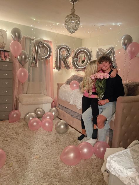 Prom Proposal Room Ideas, Cute Promposals For Girlfriend, Room Promposal Ideas, Extravagant Promposal, Asking Prom Ideas, Prom Posals Ideas Unique, How To Ask Someone To Prom, Valentines Asking Ideas, Cute Promposal Ideas For Girlfriend