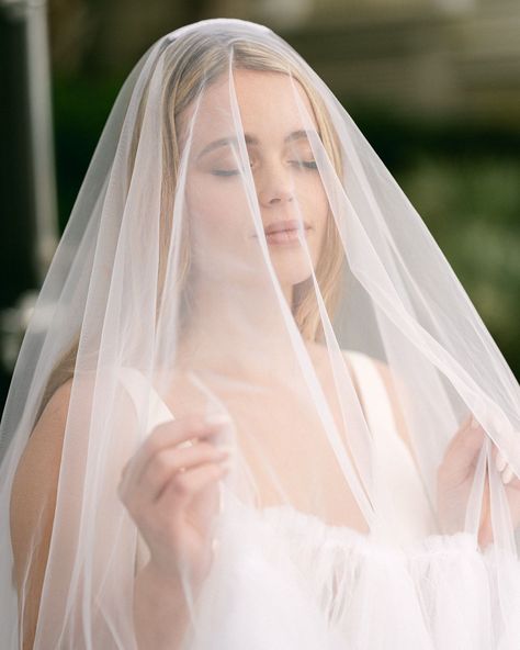 These under-the-veil bridal portraits are absolutely stunning! Incorporating the veil creates a soft, romantic feel for both solo and couple shots, making them a must-have for your wedding day. See more elegant and fine art wedding photography on the blog at sarahwoodsphoto.com! Veil Editorial, Veil Photoshoot, Under The Veil, Couple Shots, Vogue Wedding, Woods Photography, Wedding Money, Art Wedding Photography, Luxury Destination Wedding