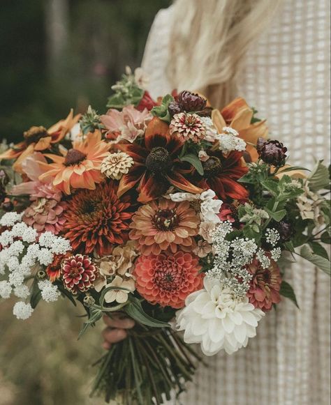 Dahlia Wedding Bouquets, Dahlias Wedding, Dahlia Bouquet, Flower Business, Fall Wedding Bouquets, Fall Wedding Flowers, Flowers Garden, Wedding Mood, Flower Farm