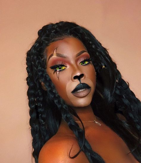 5,116 Likes, 205 Comments - 𝑾𝒆𝒊𝒓𝒅 𝑪𝒓𝒆𝒂𝒕𝒊𝒗𝒆🦋 (@aangelsimms) on Instagram: “LONG.... LIVE....THE....KING🔥 “THE LION KING” ______________________ • • Face foundation @huda…” Black Hair Halloween Costumes, Lion Makeup, Scar Makeup, Lion King Costume, Long Live The King, Cute Halloween Makeup, Hot Costume, Face Foundation, Halloween Makeup Pretty