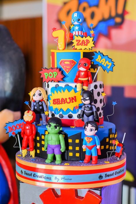 Dc Vs Marvel, Superhero Party Decorations, Marvel Birthday, Marvel Birthday Party, Marvel Party, Avengers Theme, Marvel Cake, Superhero Birthday Cake, Avengers Party