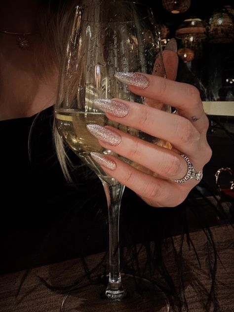 glam nails aesthetic sparkly spring nail art @enz44 Nails Aesthetic, Spring Nail Art, Glam Nails, Spring Nail, Dream Nails, Wine And Dine, Spring Nails, Nail Polish, Nail Art