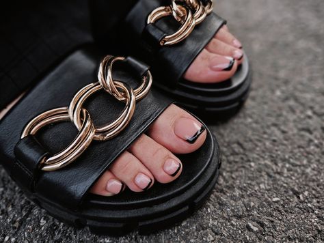 Black french nails trendy nude pedicure 2023 Black French Tips Pedicure, Pedicure Black French Tip, Black French Tip Toenails, Black French Tip Pedicure, Black French Pedicure, Black French Tip Toes, Nude Pedicure, French Tip Pedicure, French Tip Toes