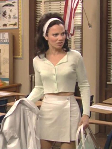 Fran Fine Skirt Outfits, The Nanny Summer Outfits, Fran Drescher The Nanny, Fran Fine Summer Outfits, The Nanny Outfit Inspiration, The Nanny Fran Drescher, Fran Fine The Nanny Outfit, The Nanny Outfits Inspiration, The Nanny Outfits Fran Drescher The 90s