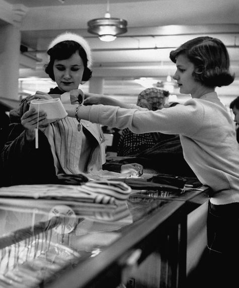 The Luckiest Generation: LIFE With Teenagers in 1950s America | TIME 1950s Teenagers, Life In The 1950s, Sales Girl, Teen Life, White Picture, Bw Photo, Life Magazine, Black And White Pictures, The Good Old Days