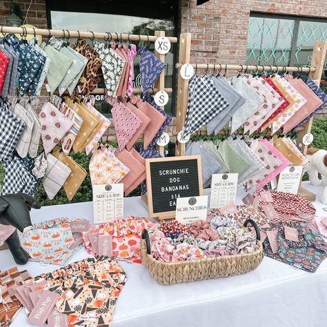 I don’t think I’ll ever get tired of taking pictures of my table all set up! 🤩  Here is a picture of my market display from this past weekend! I find it is so tough to display dog bandanas in a pretty, easy to shop way. But this setup takes the cake. I love how shoppers can see all the bandana patterns and shop by size!!  Bandana display ideas, booth display inspiration, booth display set up, vendor event display Display Crafts For Sale, Weekend Market Booth, Vendor Booth Display Ideas Dog Bandanas, How To Display Blankets At A Craft Fair, Display Dog Bandanas, Pet Bandana Display, Embroidery Booth Display, Craft Show Vendor Display Ideas, Lanyard Display Ideas